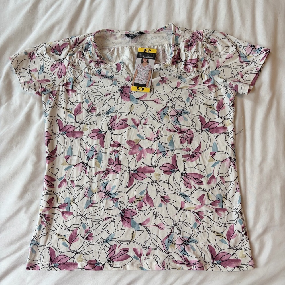3/$25 Nicole Miller White and Pink Floral Short Sleeve Top